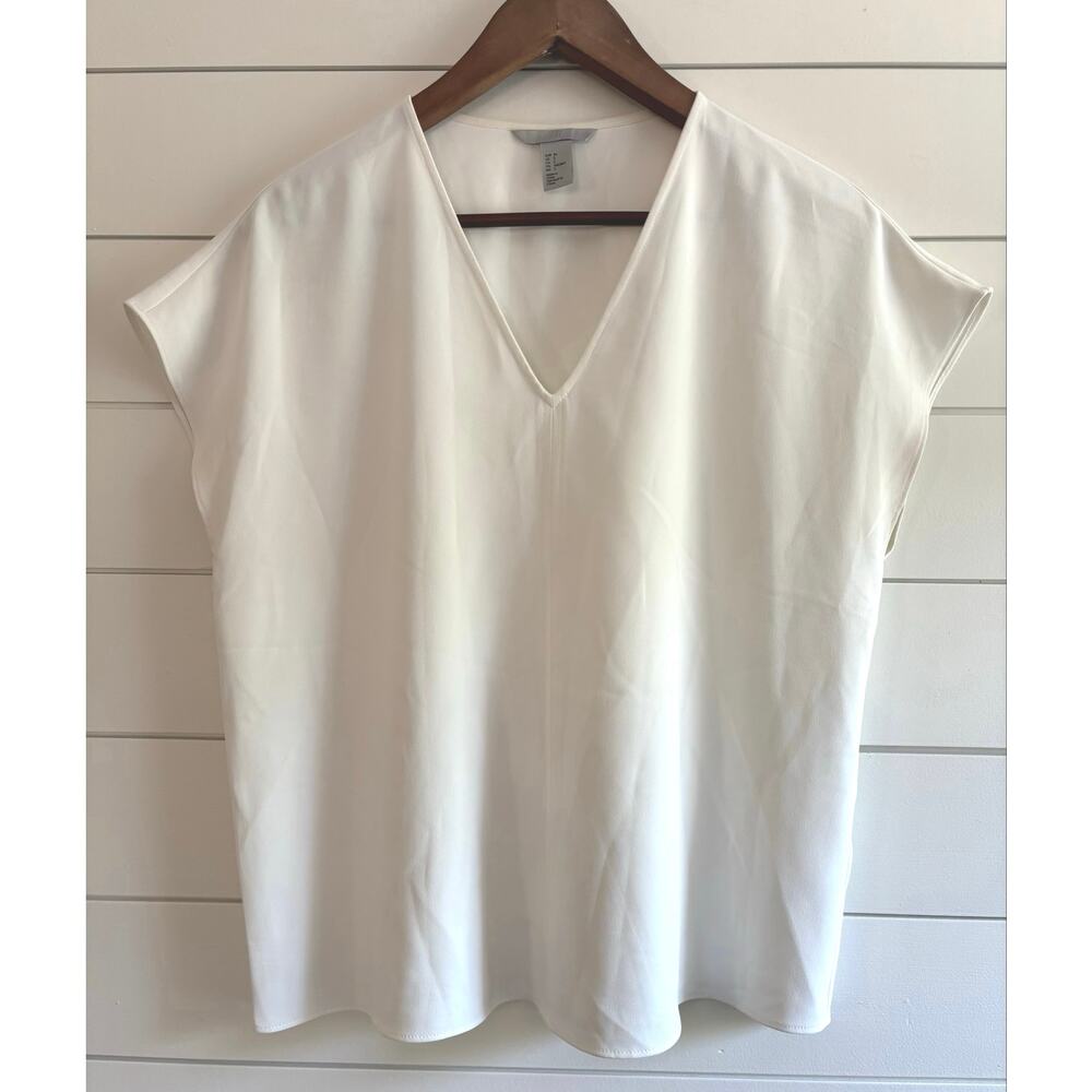 H&M Women’s White V-Neck Relaxed Fit Cap Sleeve Center Seam Shirt | Size 2